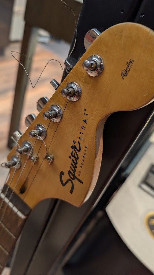 1999. a Squier Classic Vibe Stratocaster