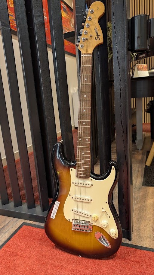 1999. a Squier Classic Vibe Stratocaster