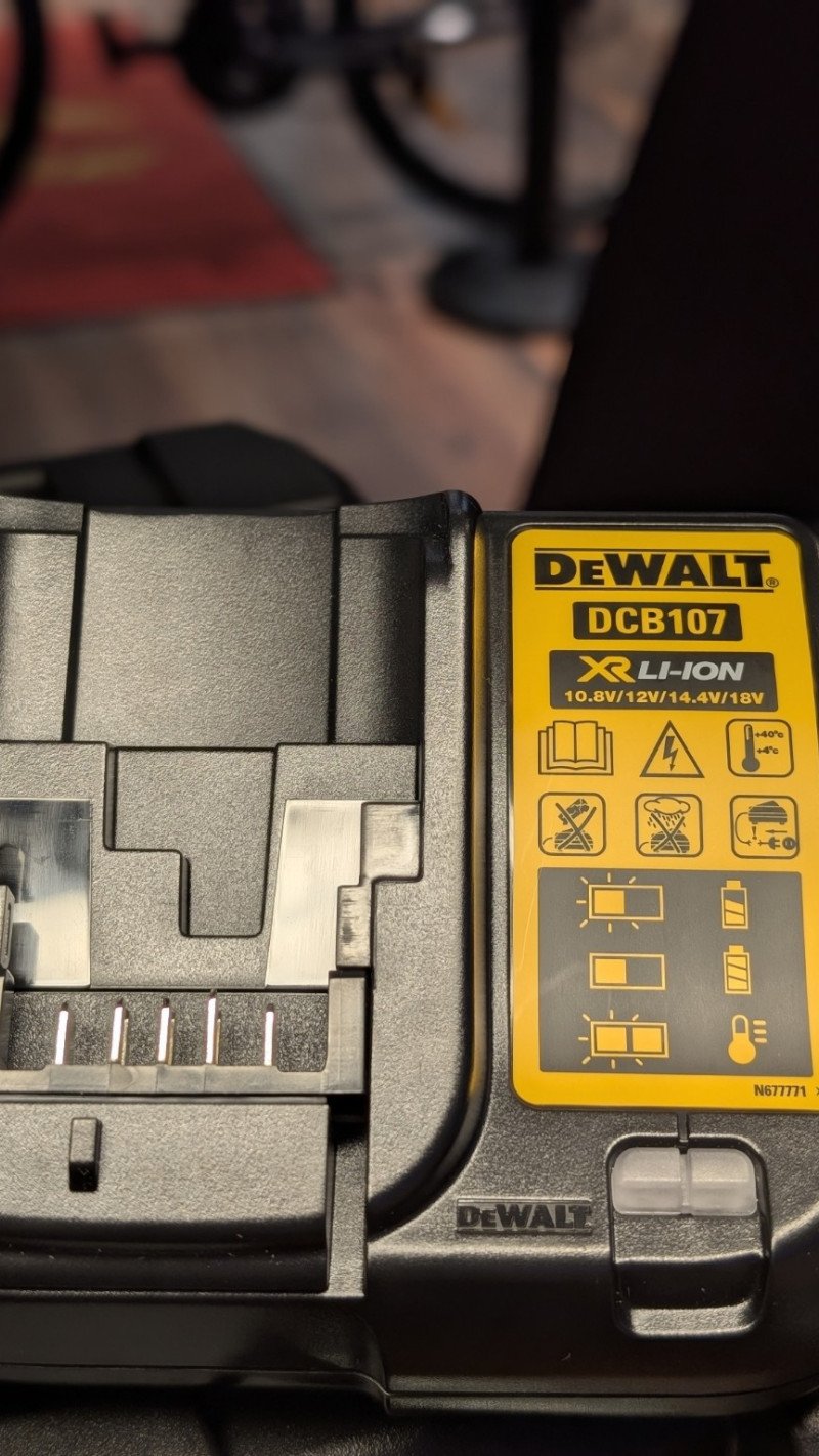 UUS! Lasernivelliir DeWalt DCE089D1R