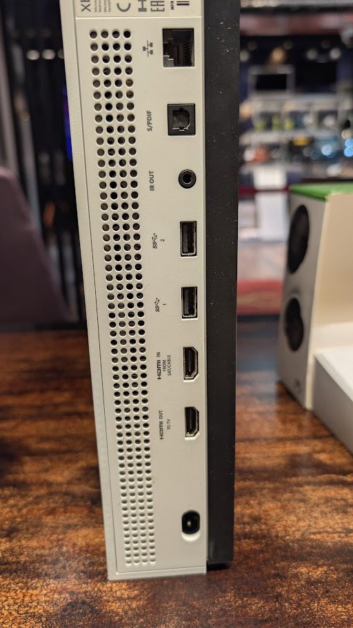 Mängukonsool XBox One S, pult, 4 mängu