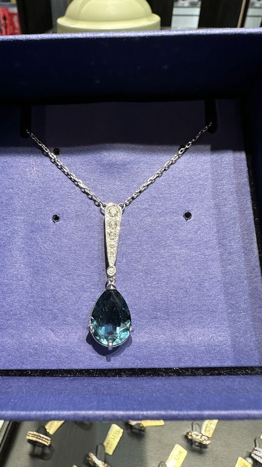 Swarovski kaelakett koos ripatsiga