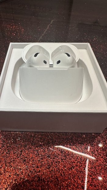 AirPods 4 SM17KL9TFYX